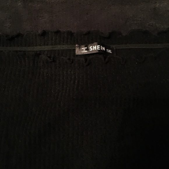 Off shoulder cropped top - Picture 2 of 3